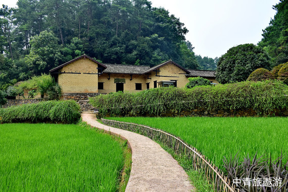 【湖南】湘行漫记双飞6天【15人团丨网评四钻酒店；网红长沙丨红色韶山丨祈福衡山丨文化岳阳丨湖南省博丨岳麓书院丨毛主席故居丨南岳大庙丨岳阳楼】