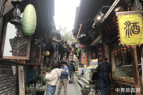 久别重逢/四川成都/九寨沟/黄龙/茂县/叠溪海子/松潘/宽窄巷子/都江堰水利工程/人民公园