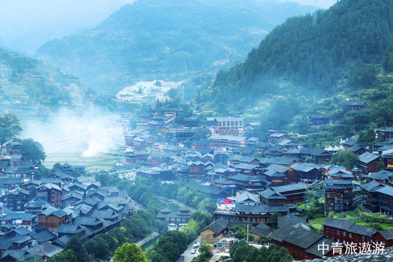 【貴州】輕奢?貴州純玩雙飛5日【黃果樹(shù)+大小七孔+獨(dú)山天洞+千戶苗寨+青巖古鎮(zhèn)】西江二上觀景臺(tái)+小七孔VIP通道丨2+1豪華車+VIP接送機(jī)