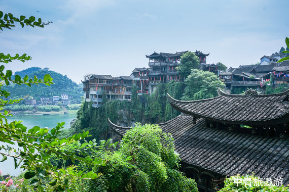 【湖南】长沙+韶山+张家界双飞6日【毛泽东故居+《魅力湘西VIP席》+宝峰湖（VIP+游船）+凤凰古城+张家界森林公园+芙蓉镇】