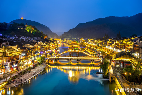 【湖南】长沙+张家界双飞6天【韶山丨张家界国家森林公园丨宝峰湖丨魅力湘西丨天门山.玻璃栈道丨芙蓉镇丨凤凰古城丨沱江泛舟】