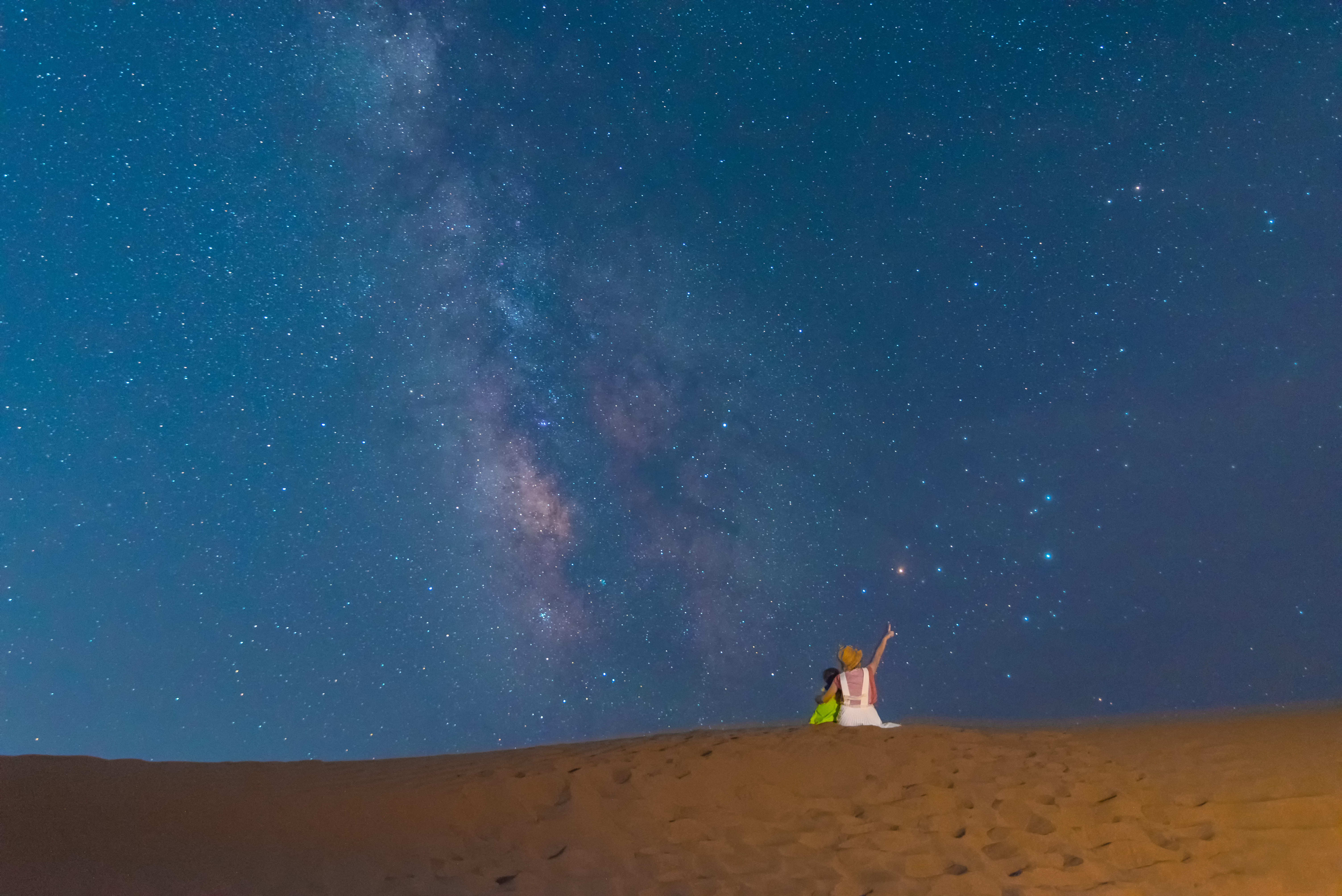 【大漠星途】腾格里沙漠亲子观星之旅【星野观测、亲子沙漠徒步、环保治沙课堂、太阳能/风力发电站探秘、微电影拍摄、赏沙漠日出日落、沙漠篝火晚会】