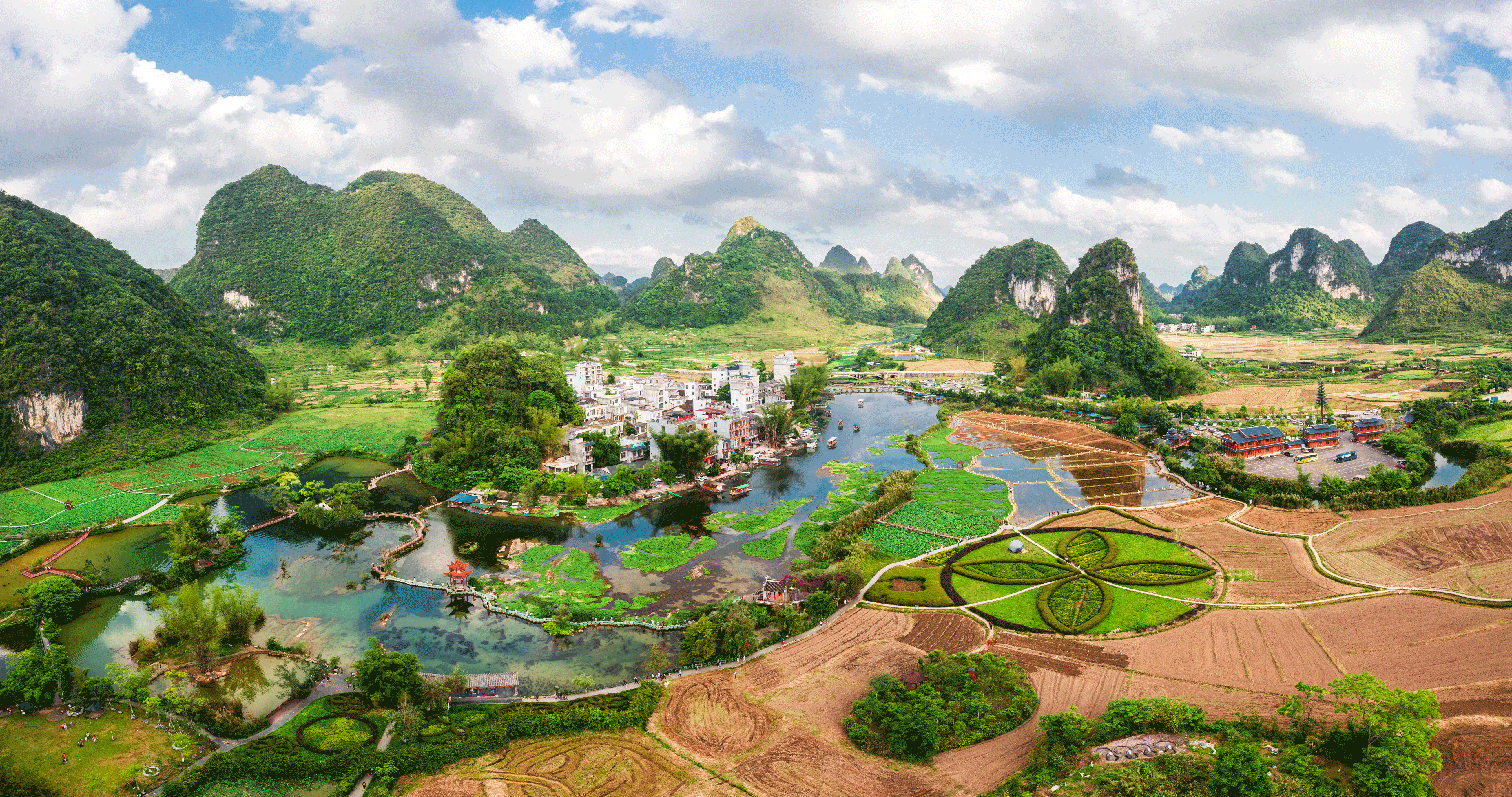 【广西】桂林+阳朔+南宁+巴马+北海双飞9日【四星船大漓江+古东瀑布+遇龙河漂流+银子岩+百魔洞+鹅泉+古龙山大峡谷+德天跨国大瀑布】