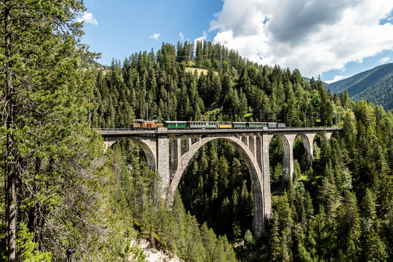 冬日恋歌 【瑞士一地】11日 瑞士深度 体验阿尔卑斯山的震撼-三大雪山 金色山口列车&伯尔尼那列车